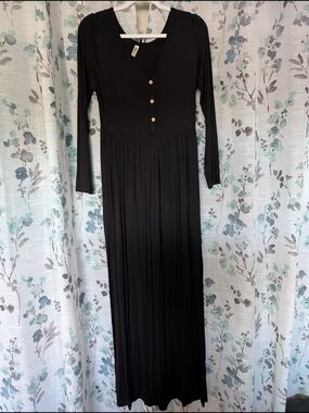 Elegant Black V-Neck Maxi Dress with Button Front